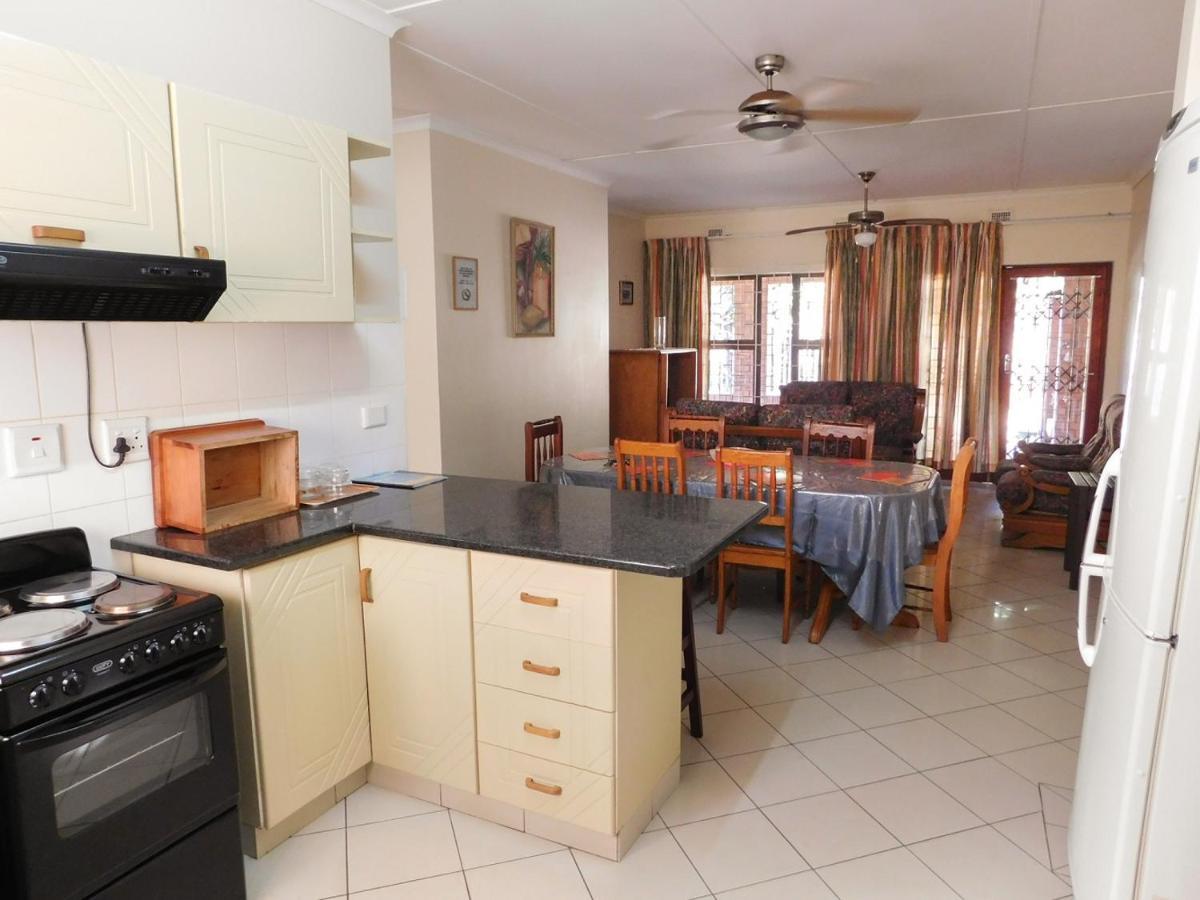 Mama Mia Cottages Oslo Beach Port Shepstone Exterior foto